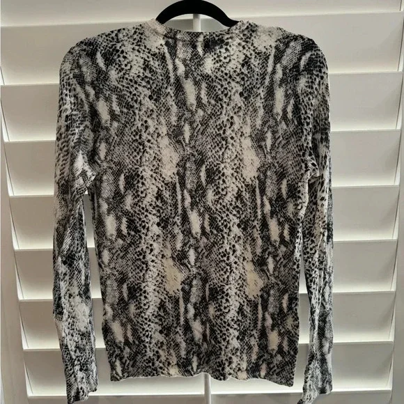 EQUIPMENT FEMME EUC Python Snake Print Cashmere Silk Crew Neck Sweater S - Picture 3 of 4